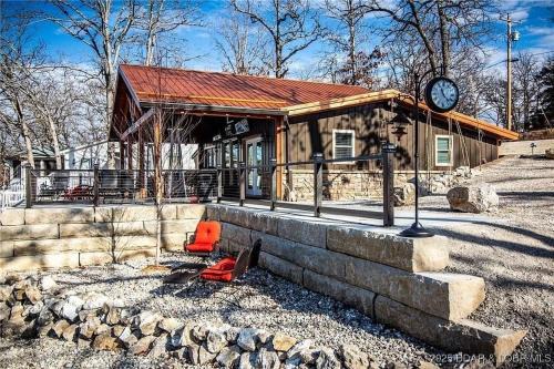 Lakefront w/Private Dock, 2 Slips, Swim Mat, Firepit, & Covered Patio 44mm