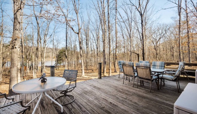 Lakefront w Water Toys, Deck, Fire Pit & Grill
