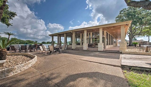 Lakefront Wallis Ranch w/Private Beach & Patio!