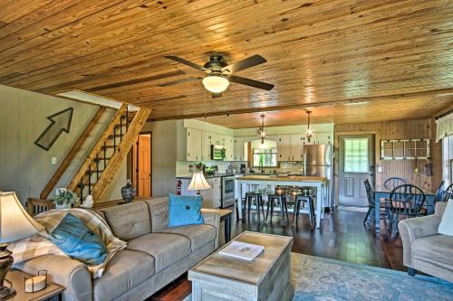Lakefront Waterloo Cabin with Dock, Kayaks and Grill!