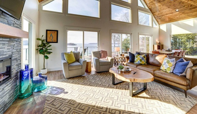 Lakefront Waverly Home: Deck, Fire Pit & Views!