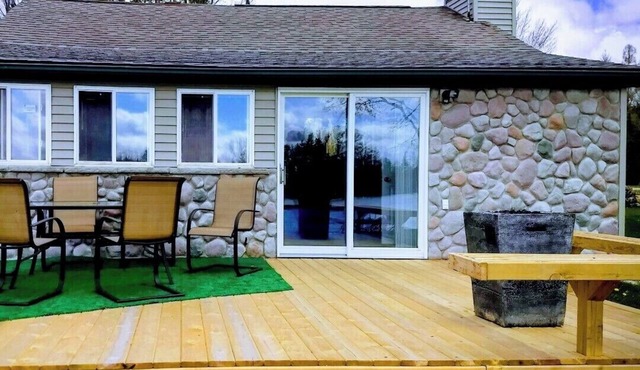 Lakefront/Wifi/Coffee/Stocked Cabin/Kayaks/Beach/Firepit hammocks/Pet