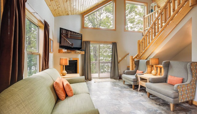 Lakefront Wisconsin Cabin: Dock, Walk to Beach!