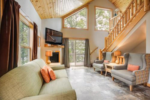 Lakefront Wisconsin Cabin: Dock, Walk to Beach!