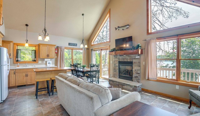Lakefront Wisconsin Getaway w/Kayak + Boat Dock!