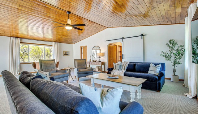 Lakefront Wisconsin Getaway: Fish, Boat, Relax!