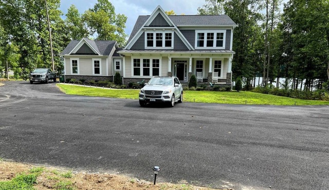 Lakefront with 120' Beach, Views, Wifi @ Lake Anna