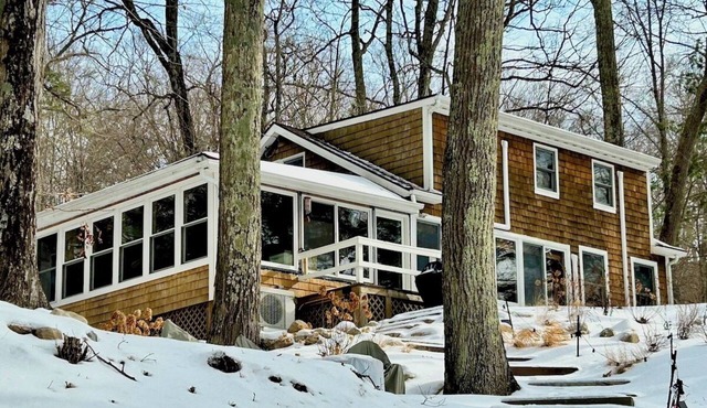 Lakefront with a Dock and Gorgeous Sunsets, Sleeps 8!