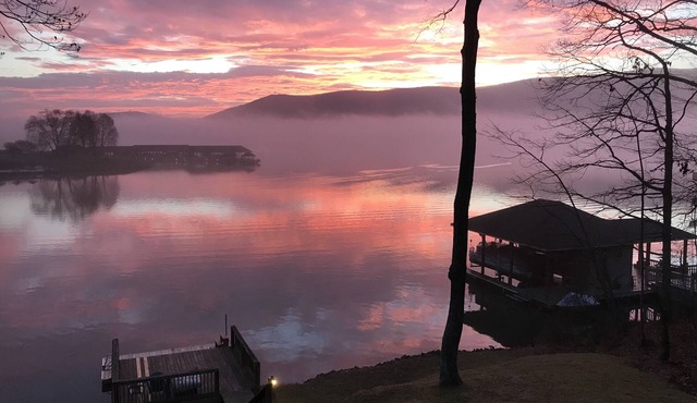 Lakefront with Amazing Mountain and Lake Views, Docks, Fire Pit, Kayaks and More