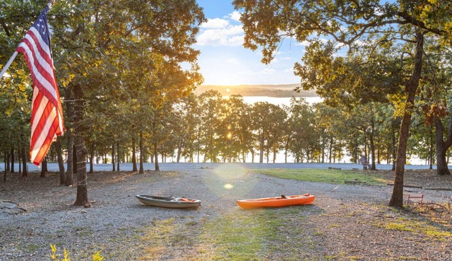 Lakefront with Boat Ramp Access, Dogs Welcome!