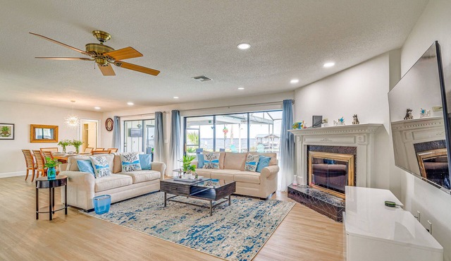 Lakefront Yalaha Home w/Private Dock!
