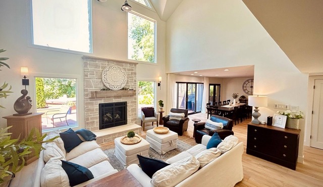 Lakefront! Year Round Family Cottage on North Lake