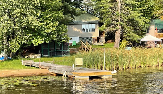 Lakefront year round home, gorgeous views, central location