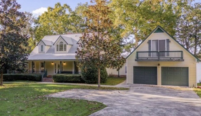 LAKEFRONT-YEAR ROUND WATER- FEW STAIRS TO WATER! Boat slip!