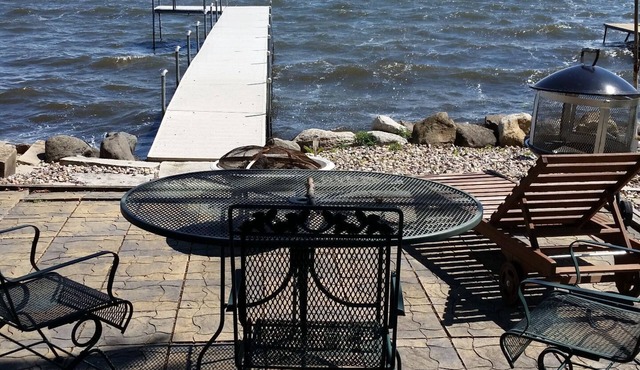 LAKEHOUSE 2BR DOWNTOWN!