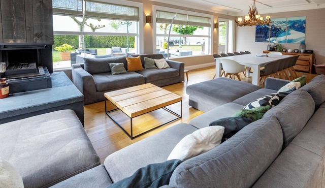 Lakehouse Annecy - Nine Bedroom Villa, Sleeps 15