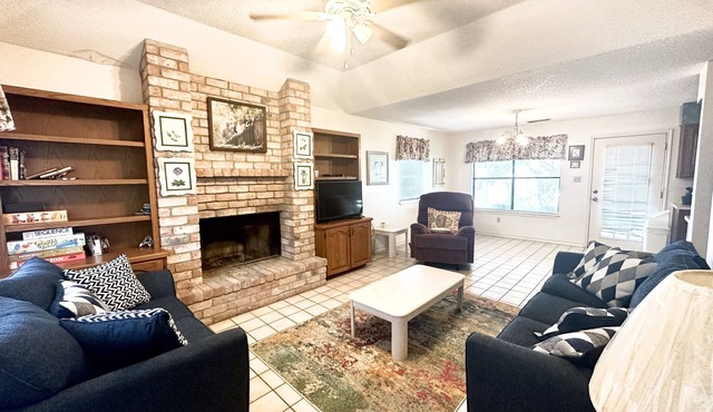 Lakehouse at Lake Corpus Christi with pier