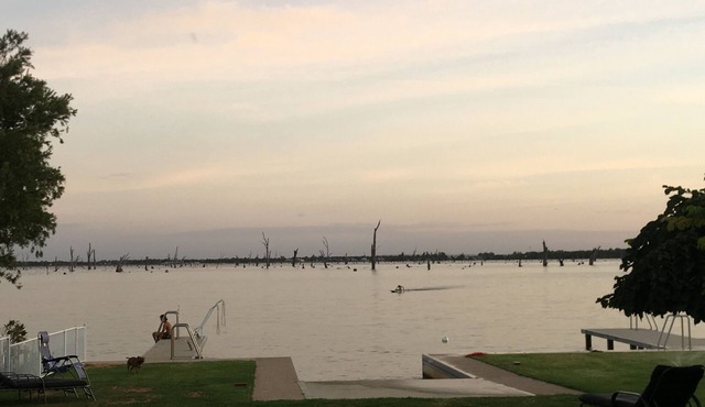 Lakehouse At Mulwala - Two jetties and private boat ramp