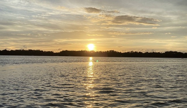 Lakehouse - Bring your small boat, jet ski or use our kayaks!