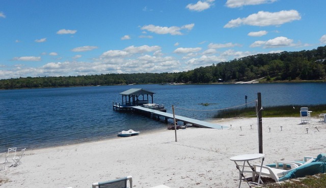 LAKEHOUSE CLOSE TO GAINSVILLE, BEACH,DOCK, GAME ROOM WITH ADDITIONAL BUNK ROOM