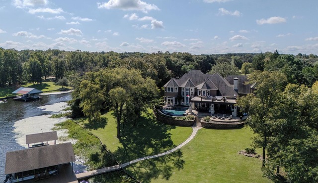 Lakehouse Escape | Hot Tub & Fireside Views