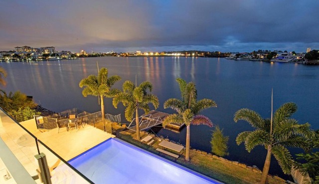 Lakehouse Family Oasis by Getastay