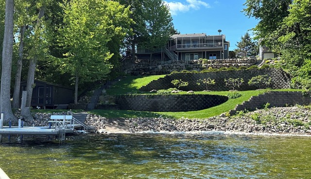 Lakehouse + Guesthouse Retreat with hot tub - Pontoon & Jet Ski Rental