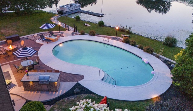 Lakehouse - Heated Pool, Hot Tub, Kayaks, Games, Fire Pit