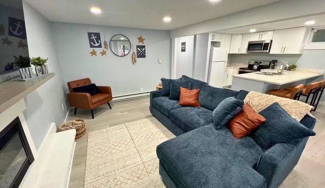 Lakehouse/Near Colgate/Grill + Coffee Bar