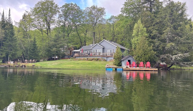Lakehouse on beautiful Tait Lake in the wonderful town of Bancroft.