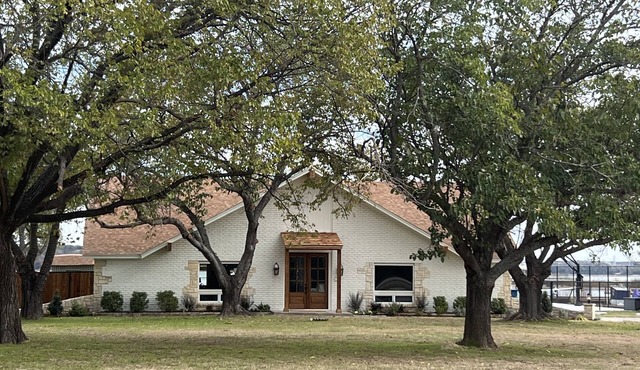 Lakehouse on Eagle Mountain - Family Fun or Pickleball Getaway! Full Remodel