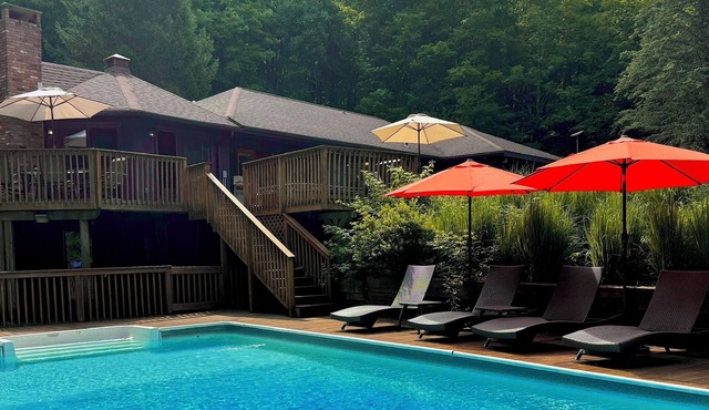 Lakehouse on Semi-Private Lake with Pool