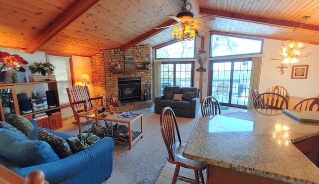 Lakehouse Paradise w/Hot Tub Near Cascade Mountain