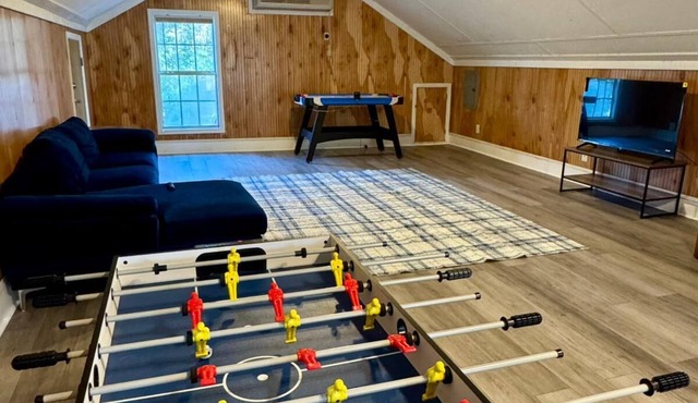 Lakehouse Retreat 4-bedroom cottage with WiFi and AC in fabulous Jackson