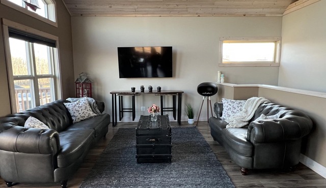 LAKEHOUSE RETREAT