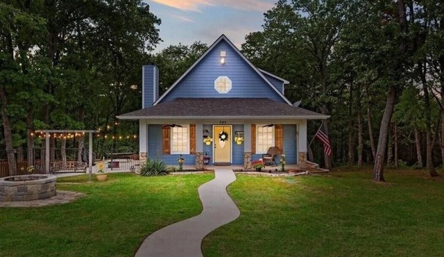 Lakehouse Retreat with Game Shed-4 minute walk to Beach, Fishing Cove,& Trails!