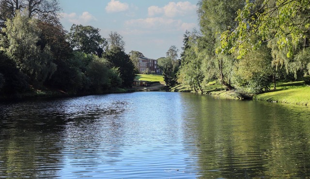 LAKEHOUSE, romantic, with a garden in Spilsby