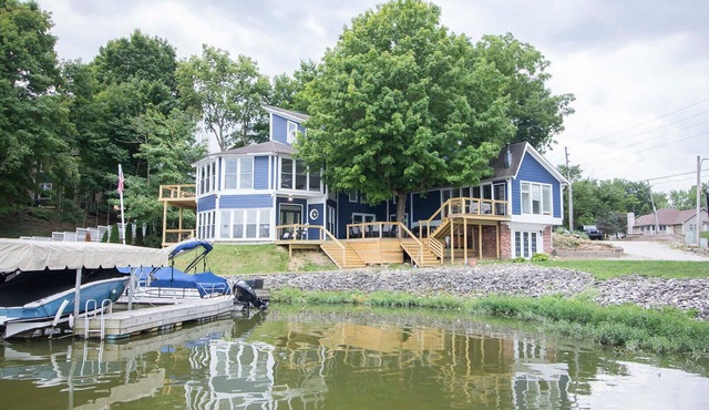 Lakehouse - Sleeps up to 20 w/free boat slip.