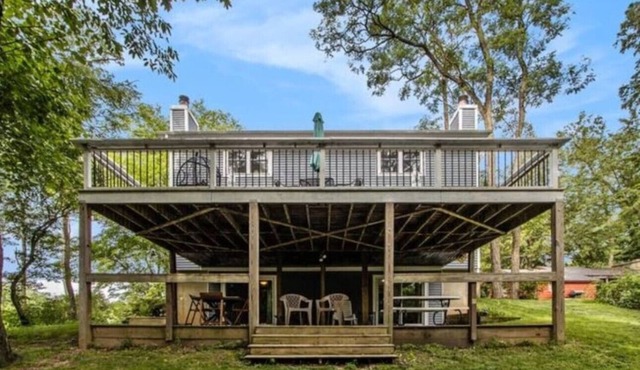 Lakehouse Suite in Richland