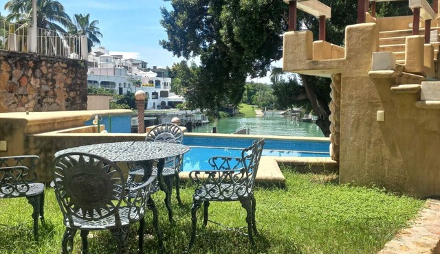 LakeHouse Teques Lakefront home with pool and jacuzzis