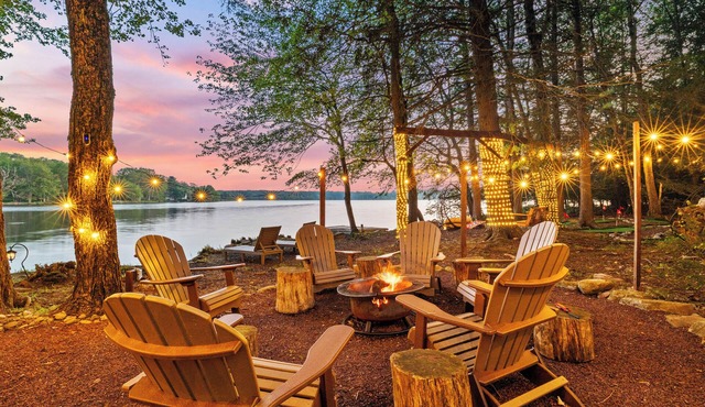 Lakehouse w/Kayaks, MiniGolf, Sauna, HotTub, Swings and playground for Kids!