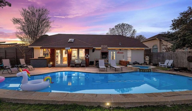 Lakehouse w/Pool, Spa, & Gameroom