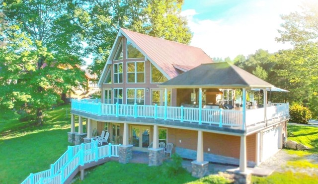 Lakehouse with covered dock, slide, and outdoor kitchen! Close to I-75, trails.