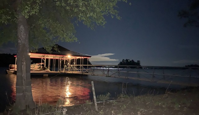 Lakehouse with Dock at Strom Thurmond/Clark Hill near Augusta Georgia sleeps 8