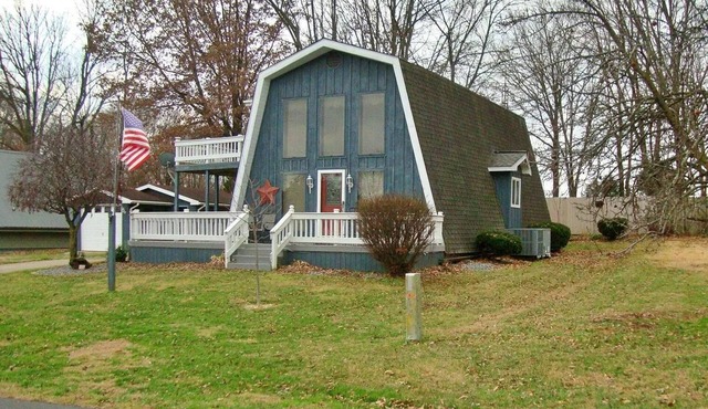 Lakehouse with Game Room, Direct Water Access, and Kayaks Included!