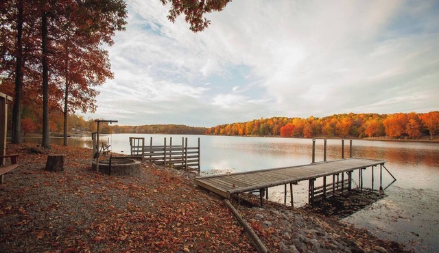 Lakehouse with Hot Tub - Near Shawnee Forest