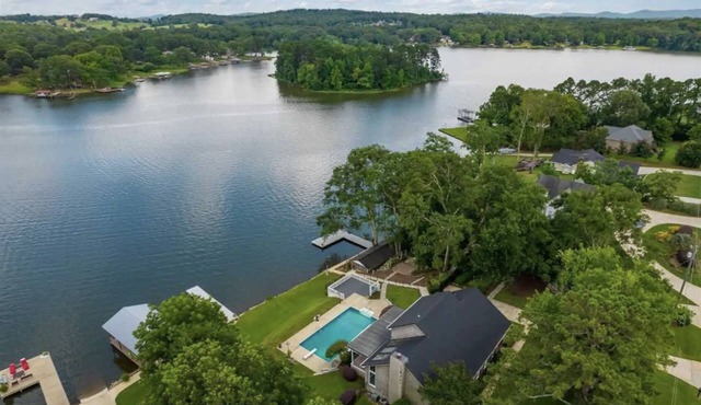 Lakehouse with swimming pool