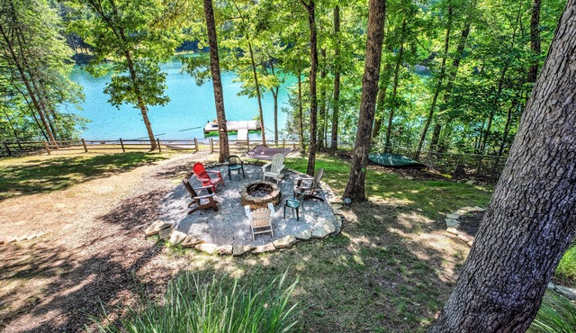 Lakein' It Easy With Private Dock