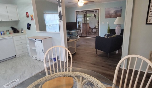 Lakeland living in a safe golf community. Close to shopping and dining.