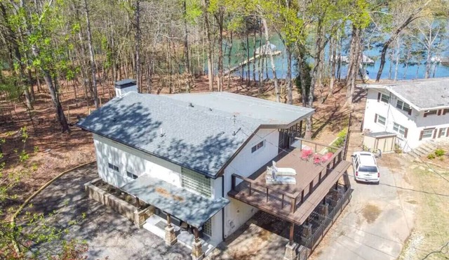 LakeLanier, Luxury, Lakefront, Boating, Hot Tube, Games, Family, Friends, Hiking